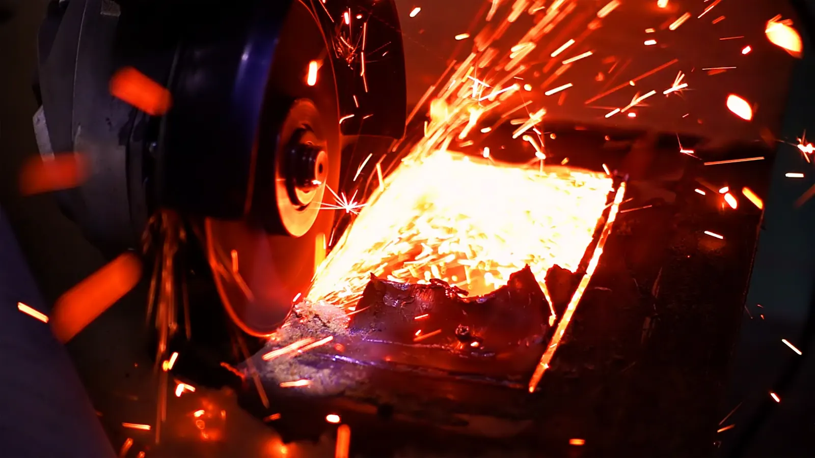 Soldadura profesional de metales en MIKENGINE STAR Las Palmas